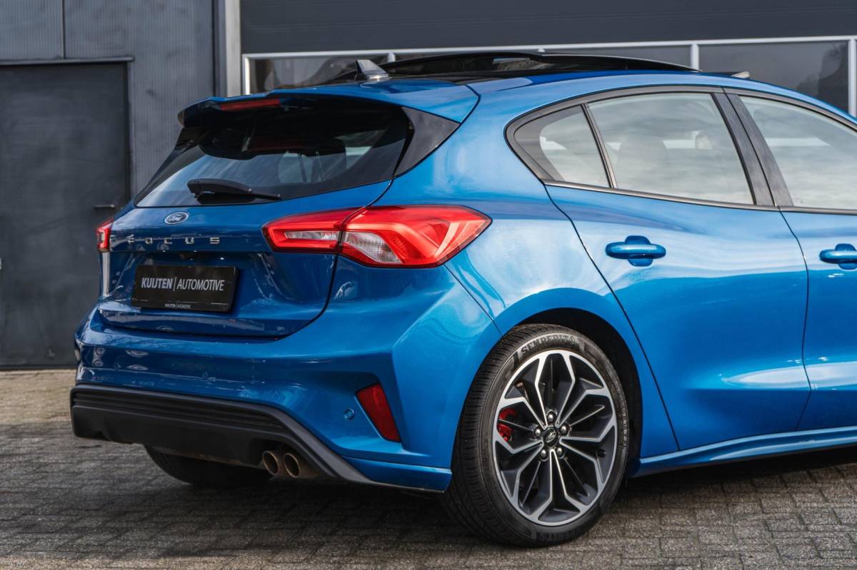 Ford Focus Ford FOCUS 1.5 EcoBoost ST Line X / Automaat / Pano / Winter pack!