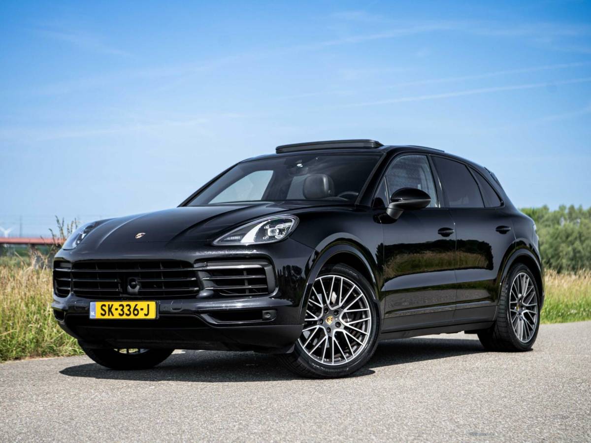 Porsche Cayenne Porsche Cayenne 3.0 V6 340PK Pano Stoelkoeling Bose ACC Sport Chrono Led Matrix 360 Camera Softclose Luchtvering Trekhaak