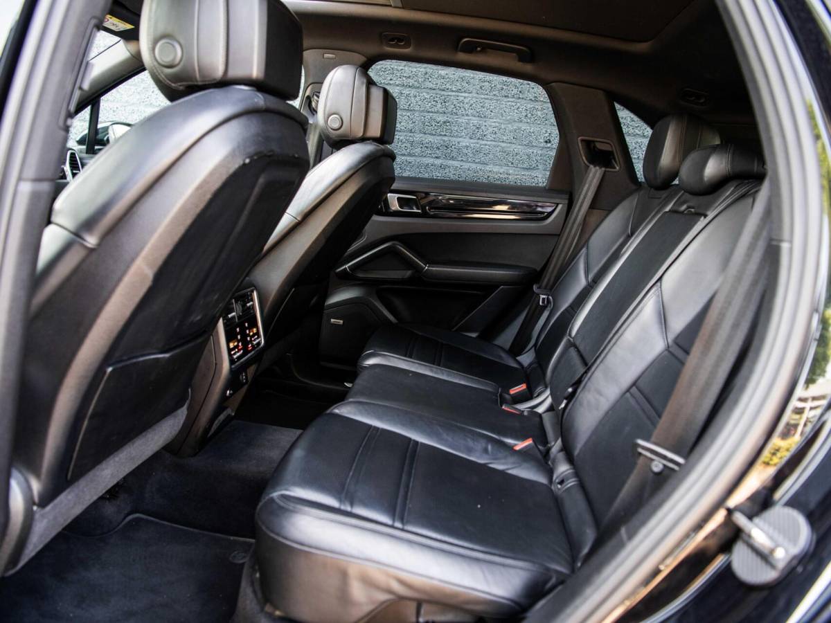 Porsche Cayenne Porsche Cayenne 3.0 V6 340PK Pano Stoelkoeling Bose ACC Sport Chrono Led Matrix 360 Camera Softclose Luchtvering Trekhaak