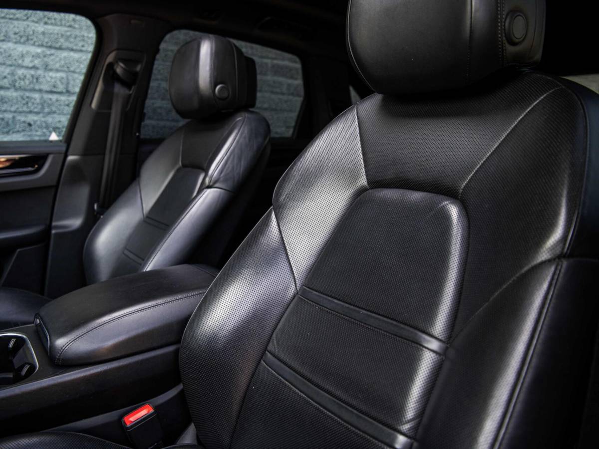 Porsche Cayenne Porsche Cayenne 3.0 V6 340PK Pano Stoelkoeling Bose ACC Sport Chrono Led Matrix 360 Camera Softclose Luchtvering Trekhaak