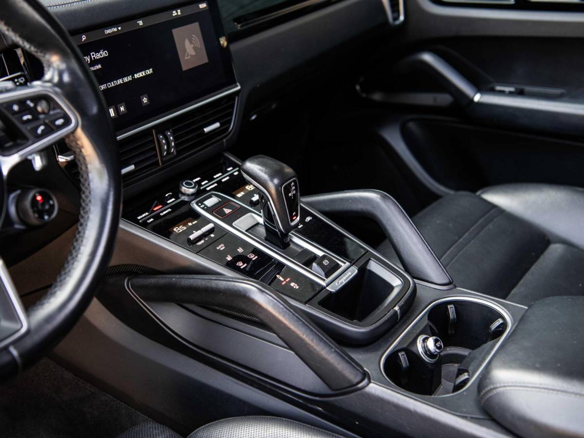 Porsche Cayenne Porsche Cayenne 3.0 V6 340PK Pano Stoelkoeling Bose ACC Sport Chrono Led Matrix 360 Camera Softclose Luchtvering Trekhaak