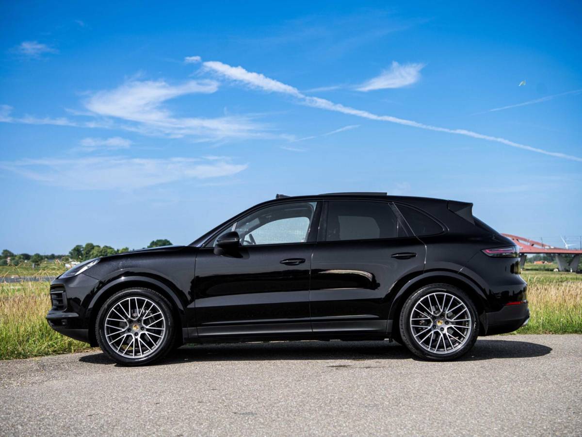 Porsche Cayenne Porsche Cayenne 3.0 V6 340PK Pano Stoelkoeling Bose ACC Sport Chrono Led Matrix 360 Camera Softclose Luchtvering Trekhaak