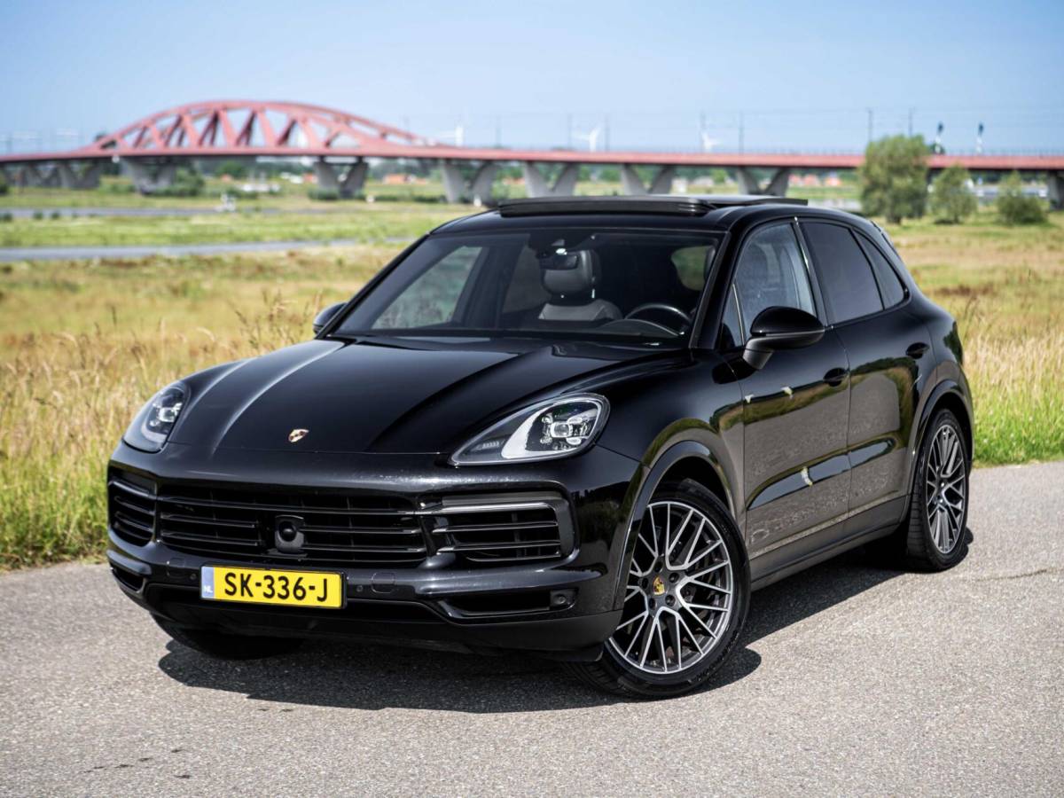 Porsche Cayenne Porsche Cayenne 3.0 V6 340PK Pano Stoelkoeling Bose ACC Sport Chrono Led Matrix 360 Camera Softclose Luchtvering Trekhaak