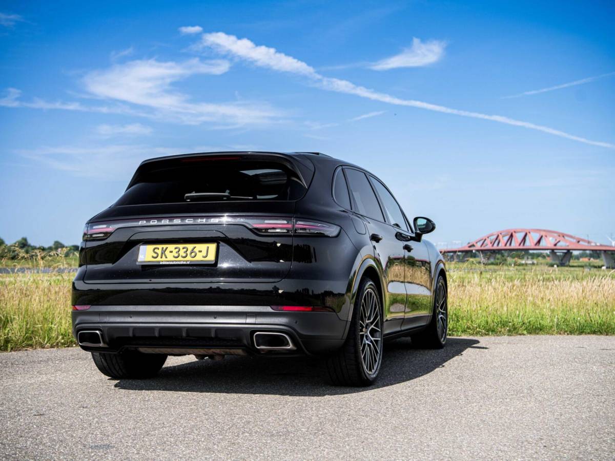 Porsche Cayenne Porsche Cayenne 3.0 V6 340PK Pano Stoelkoeling Bose ACC Sport Chrono Led Matrix 360 Camera Softclose Luchtvering Trekhaak