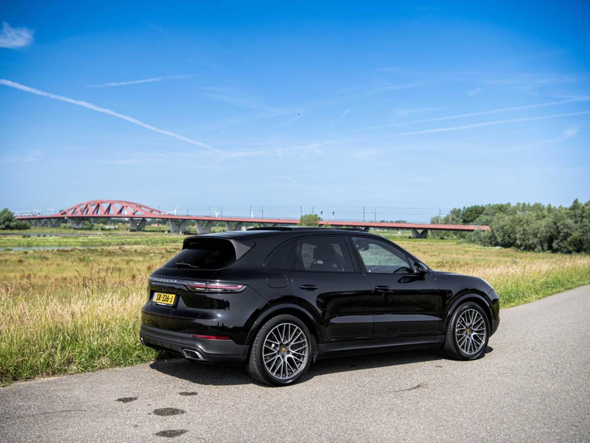Porsche Cayenne Porsche Cayenne 3.0 V6 340PK Pano Stoelkoeling Bose ACC Sport Chrono Led Matrix 360 Camera Softclose Luchtvering Trekhaak