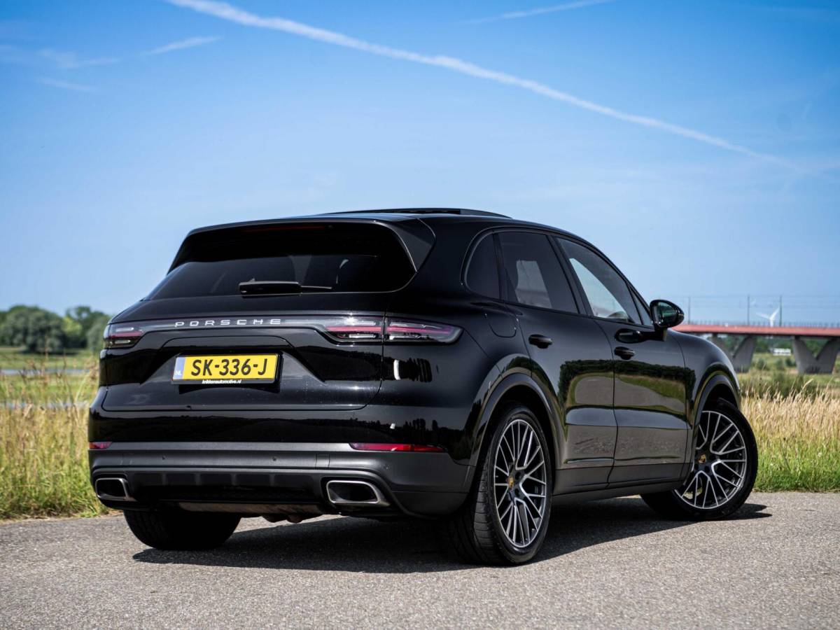 Porsche Cayenne Porsche Cayenne 3.0 V6 340PK Pano Stoelkoeling Bose ACC Sport Chrono Led Matrix 360 Camera Softclose Luchtvering Trekhaak