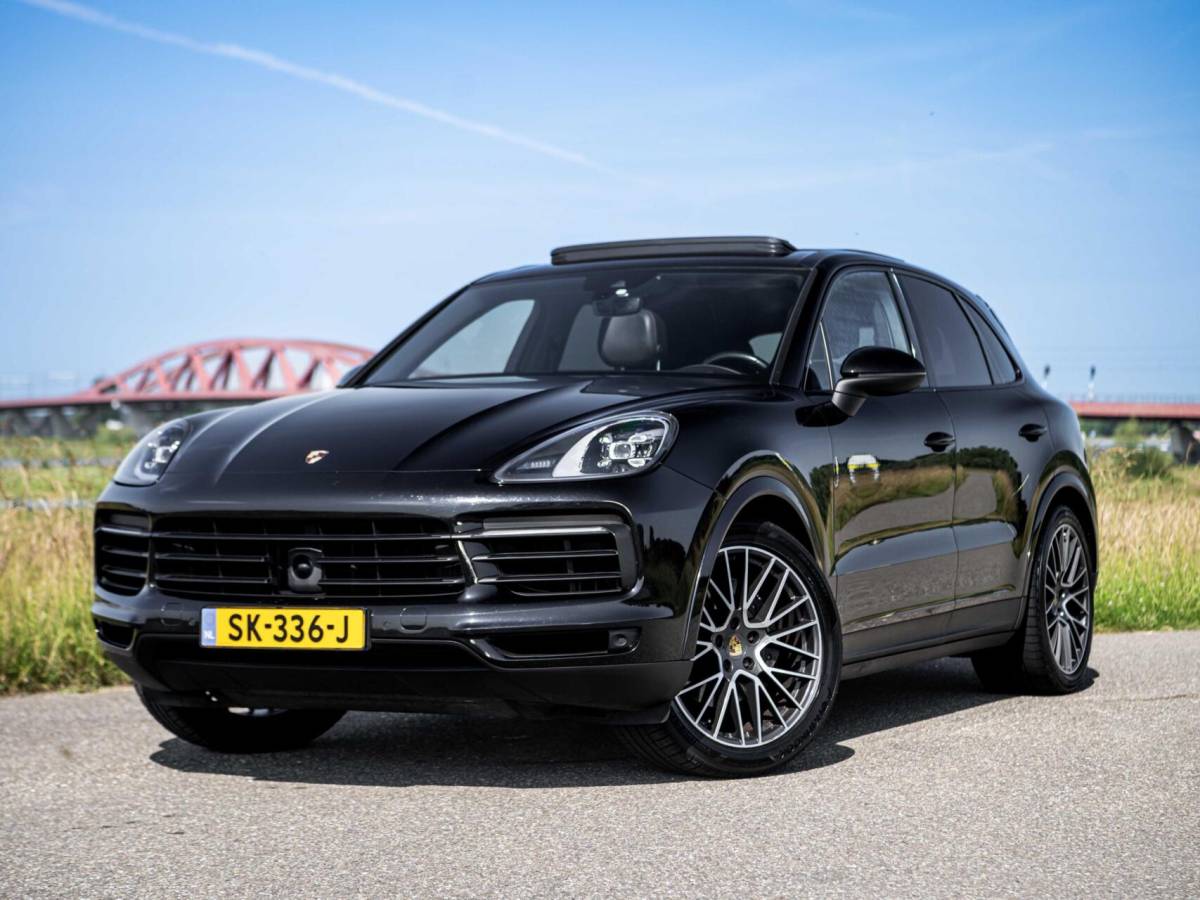 Porsche Cayenne Porsche Cayenne 3.0 V6 340PK Pano Stoelkoeling Bose ACC Sport Chrono Led Matrix 360 Camera Softclose Luchtvering Trekhaak