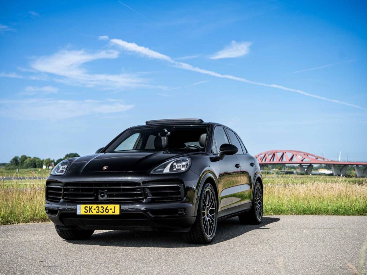 Porsche Cayenne Porsche Cayenne 3.0 V6 340PK Pano Stoelkoeling Bose ACC Sport Chrono Led Matrix 360 Camera Softclose Luchtvering Trekhaak
