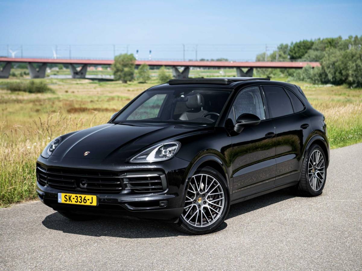 Porsche Cayenne Porsche Cayenne 3.0 V6 340PK Pano Stoelkoeling Bose ACC Sport Chrono Led Matrix 360 Camera Softclose Luchtvering Trekhaak