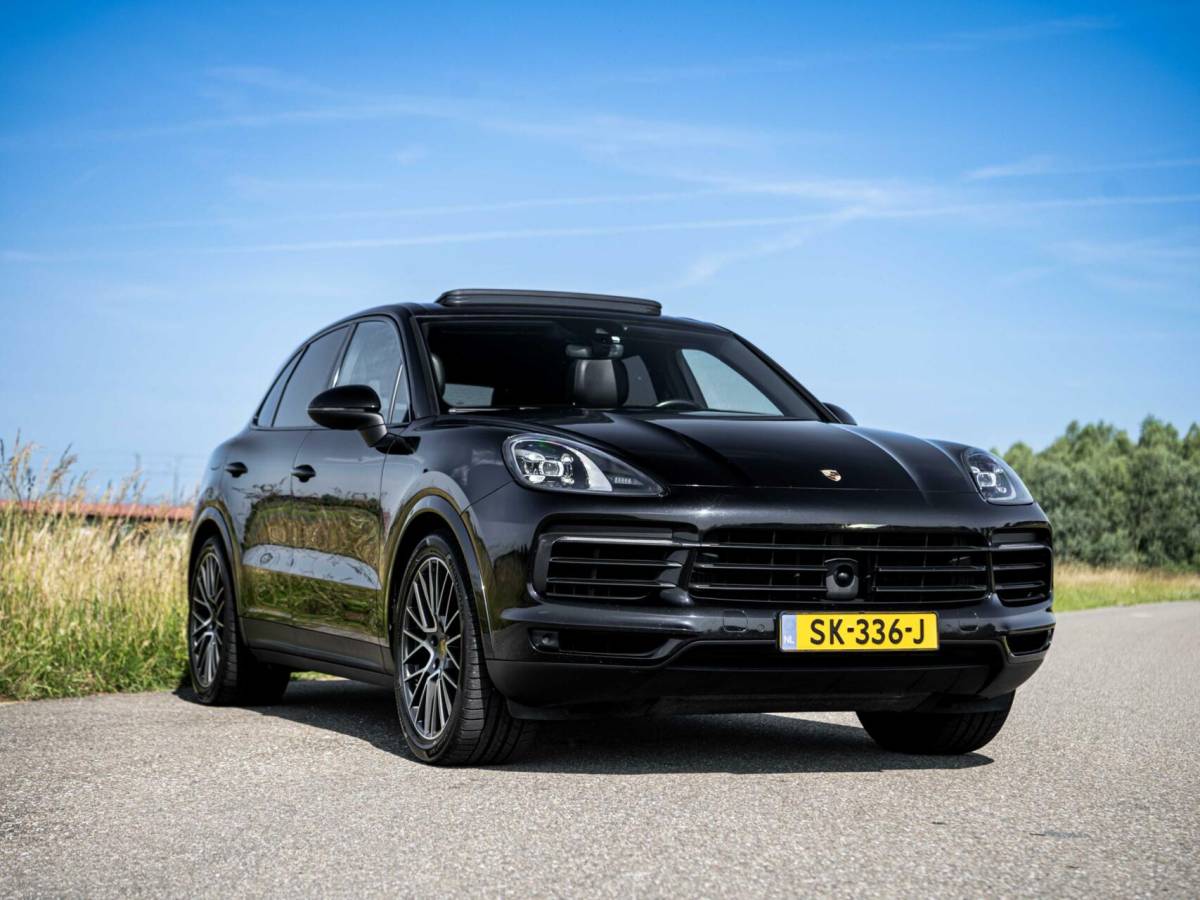 Porsche Cayenne Porsche Cayenne 3.0 V6 340PK Pano Stoelkoeling Bose ACC Sport Chrono Led Matrix 360 Camera Softclose Luchtvering Trekhaak