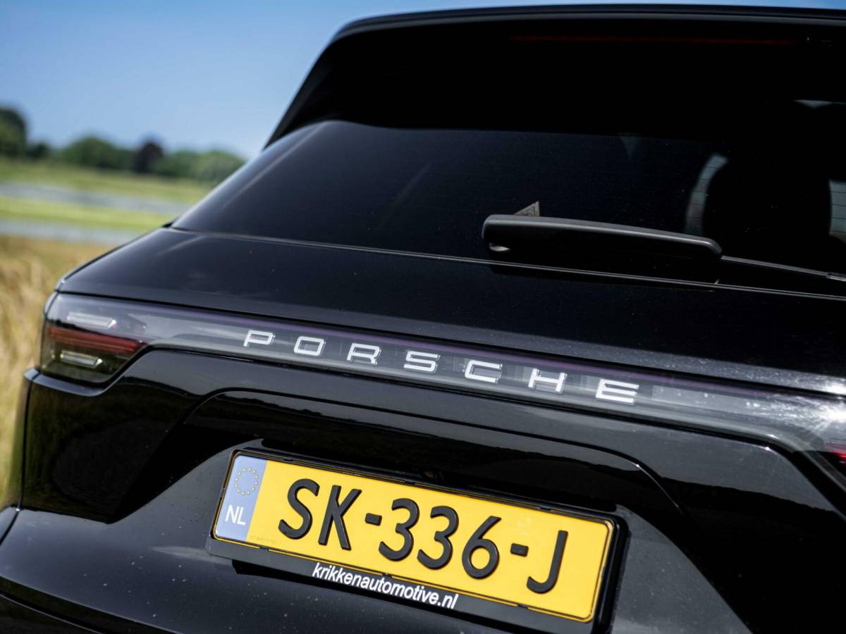 Porsche Cayenne Porsche Cayenne 3.0 V6 340PK Pano Stoelkoeling Bose ACC Sport Chrono Led Matrix 360 Camera Softclose Luchtvering Trekhaak