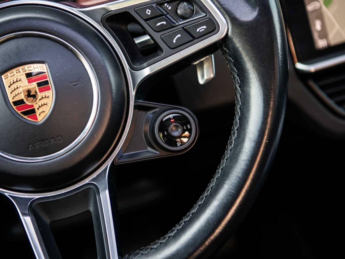 Porsche Cayenne Porsche Cayenne 3.0 V6 340PK Pano Stoelkoeling Bose ACC Sport Chrono Led Matrix 360 Camera Softclose Luchtvering Trekhaak