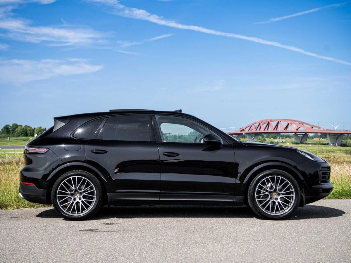 Porsche Cayenne Porsche Cayenne 3.0 V6 340PK Pano Stoelkoeling Bose ACC Sport Chrono Led Matrix 360 Camera Softclose Luchtvering Trekhaak