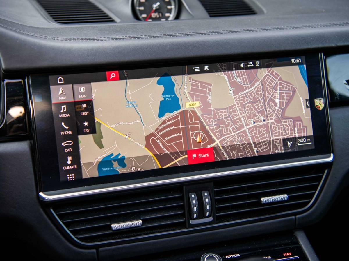 Porsche Cayenne Porsche Cayenne 3.0 V6 340PK Pano Stoelkoeling Bose ACC Sport Chrono Led Matrix 360 Camera Softclose Luchtvering Trekhaak