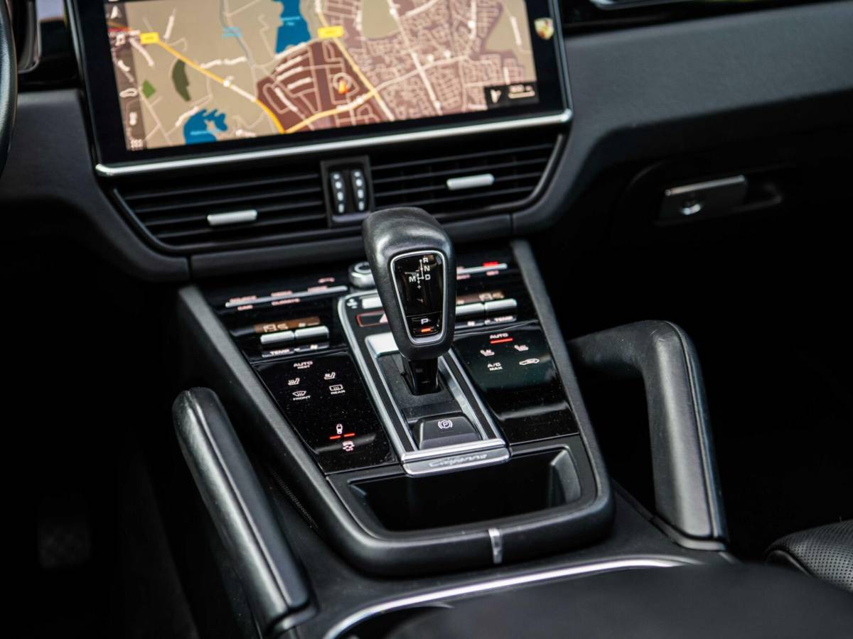 Porsche Cayenne Porsche Cayenne 3.0 V6 340PK Pano Stoelkoeling Bose ACC Sport Chrono Led Matrix 360 Camera Softclose Luchtvering Trekhaak