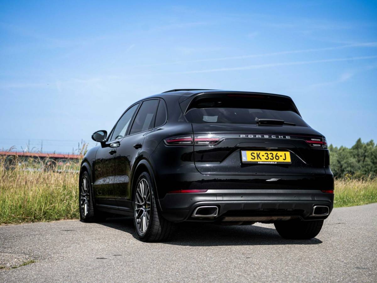 Porsche Cayenne Porsche Cayenne 3.0 V6 340PK Pano Stoelkoeling Bose ACC Sport Chrono Led Matrix 360 Camera Softclose Luchtvering Trekhaak