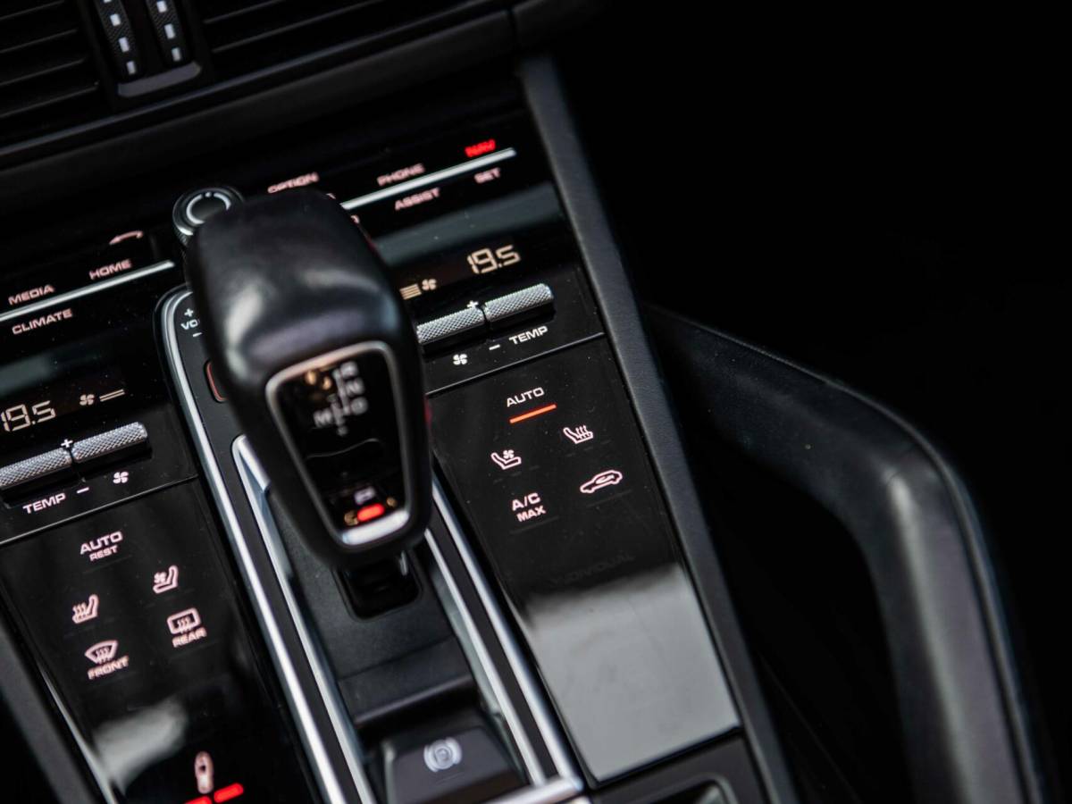 Porsche Cayenne Porsche Cayenne 3.0 V6 340PK Pano Stoelkoeling Bose ACC Sport Chrono Led Matrix 360 Camera Softclose Luchtvering Trekhaak