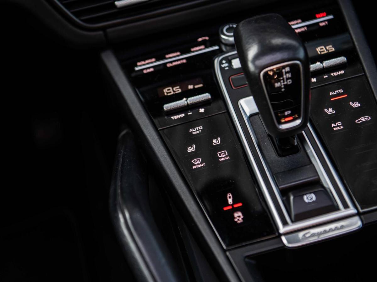 Porsche Cayenne Porsche Cayenne 3.0 V6 340PK Pano Stoelkoeling Bose ACC Sport Chrono Led Matrix 360 Camera Softclose Luchtvering Trekhaak