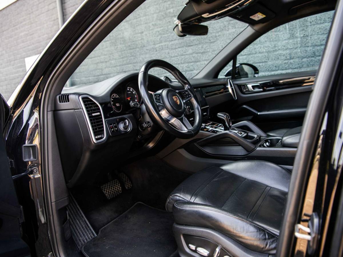 Porsche Cayenne Porsche Cayenne 3.0 V6 340PK Pano Stoelkoeling Bose ACC Sport Chrono Led Matrix 360 Camera Softclose Luchtvering Trekhaak
