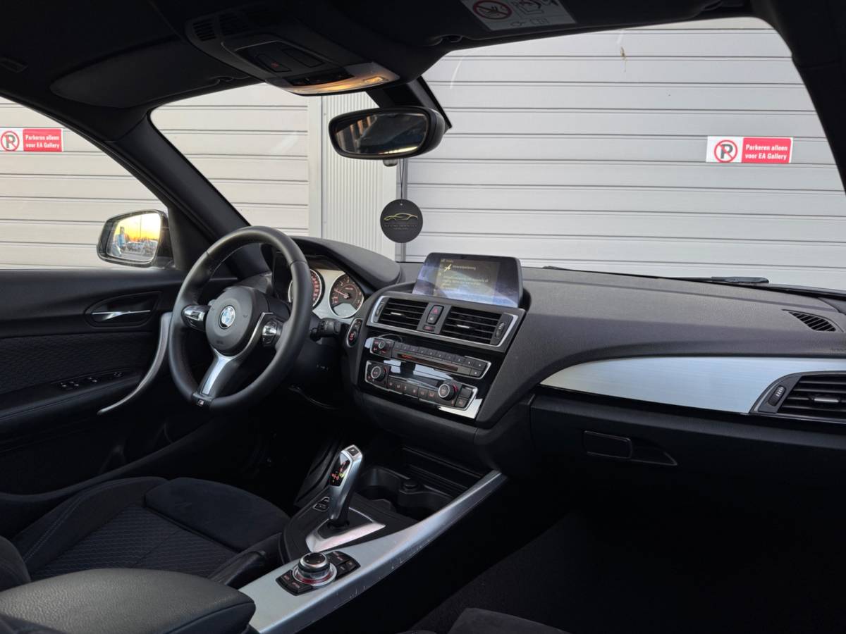 BMW 1 Serie BMW 1-serie 118i Corporate Executive M-Sport NAP