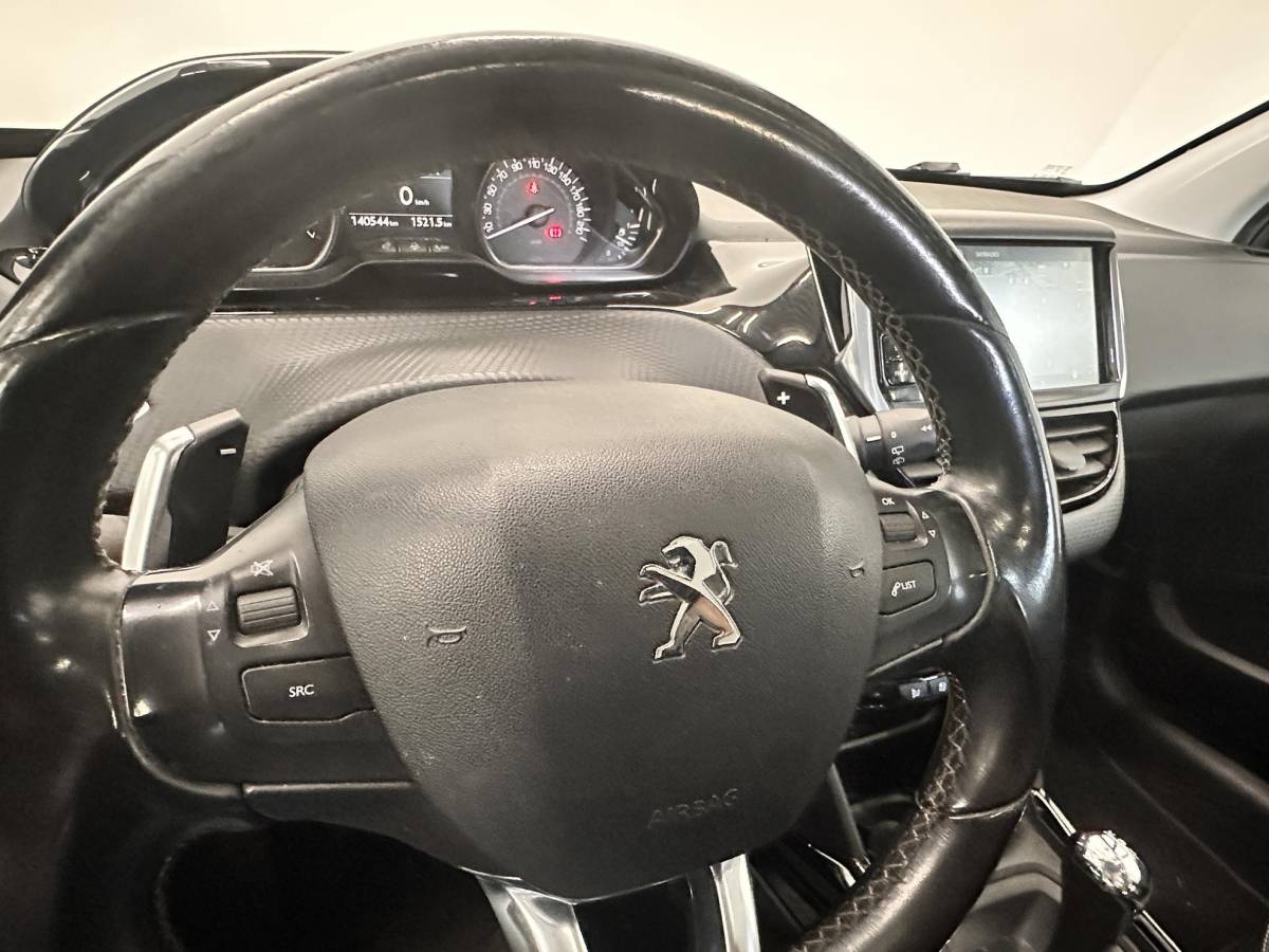 Peugeot 2008 Peugeot 2008 1.2 PureTech Allure Automaat Panoramadak Navigatie Cruise Control Airco 16″ LM Velgen