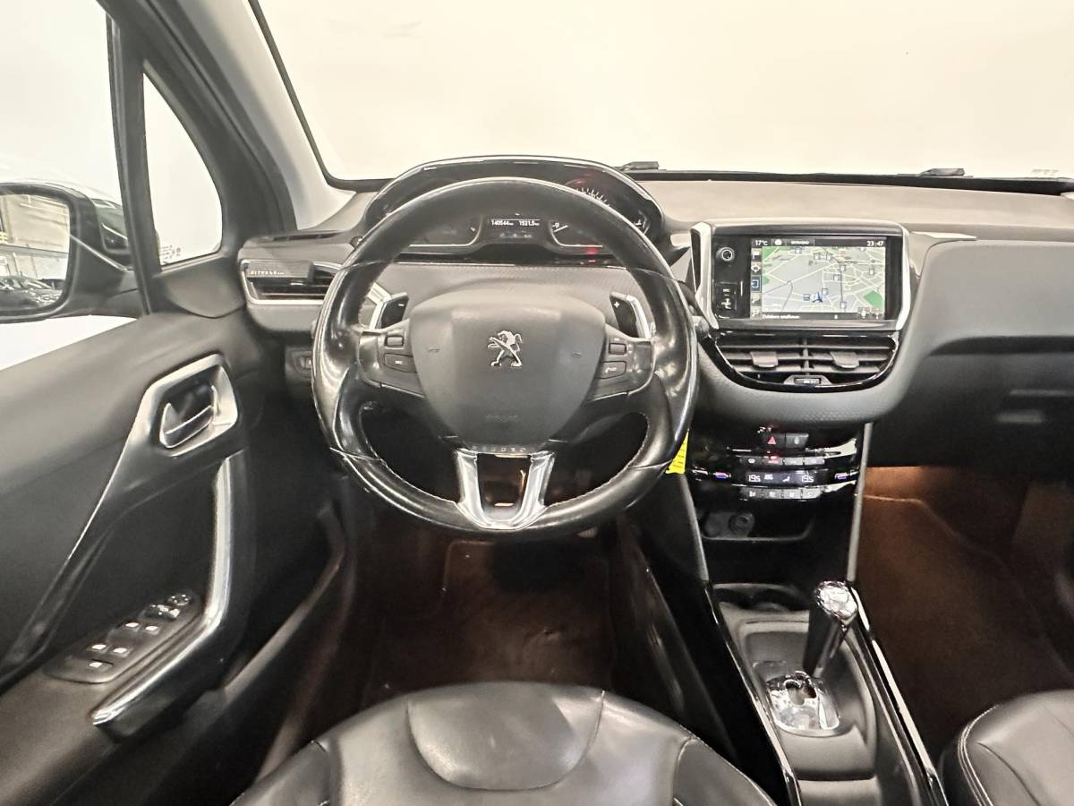 Peugeot 2008 Peugeot 2008 1.2 PureTech Allure Automaat Panoramadak Navigatie Cruise Control Airco 16″ LM Velgen