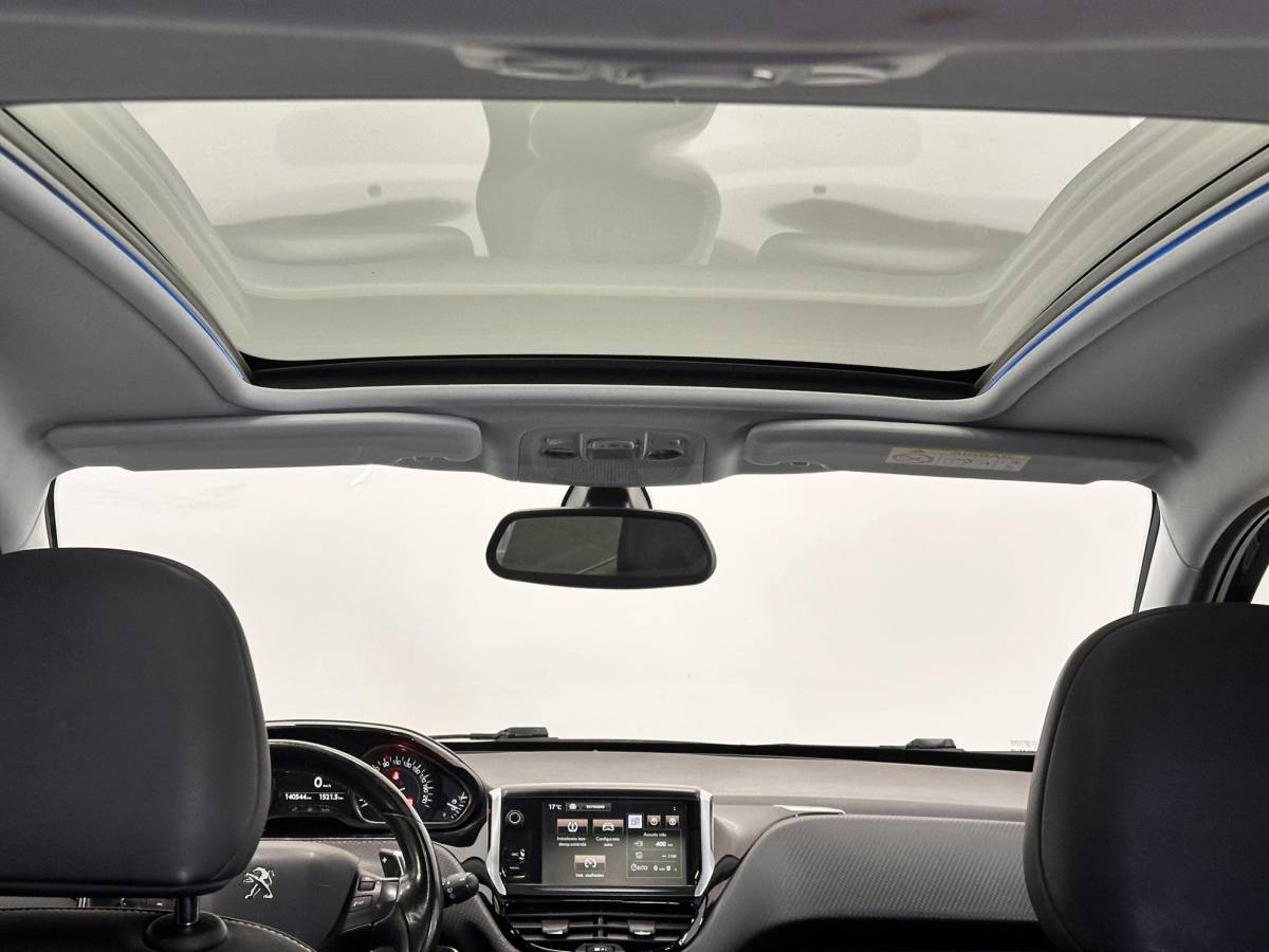 Peugeot 2008 Peugeot 2008 1.2 PureTech Allure Automaat Panoramadak Navigatie Cruise Control Airco 16″ LM Velgen