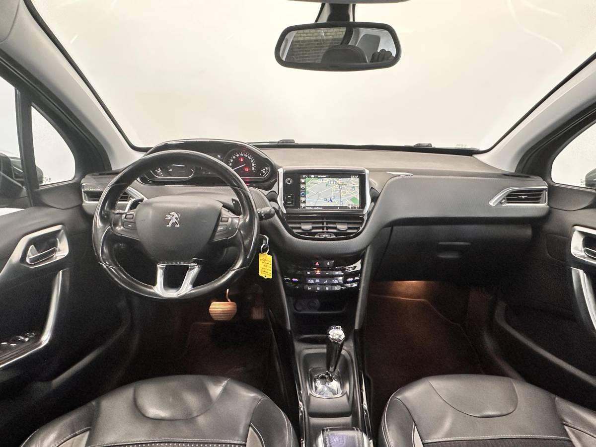 Peugeot 2008 Peugeot 2008 1.2 PureTech Allure Automaat Panoramadak Navigatie Cruise Control Airco 16″ LM Velgen