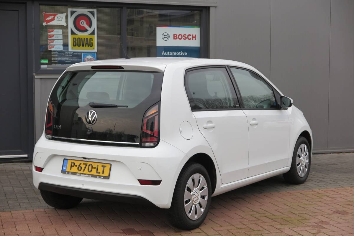 Volkswagen up! Volkswagen Up! 1.0 49kw 66pk Active, Cruisecontrol , Stoelverwarming , Navi via App, Achteruitrijcamera , Parkeersensoren , DAB+ radio , Multifunctioneel stuurwiel. etc.