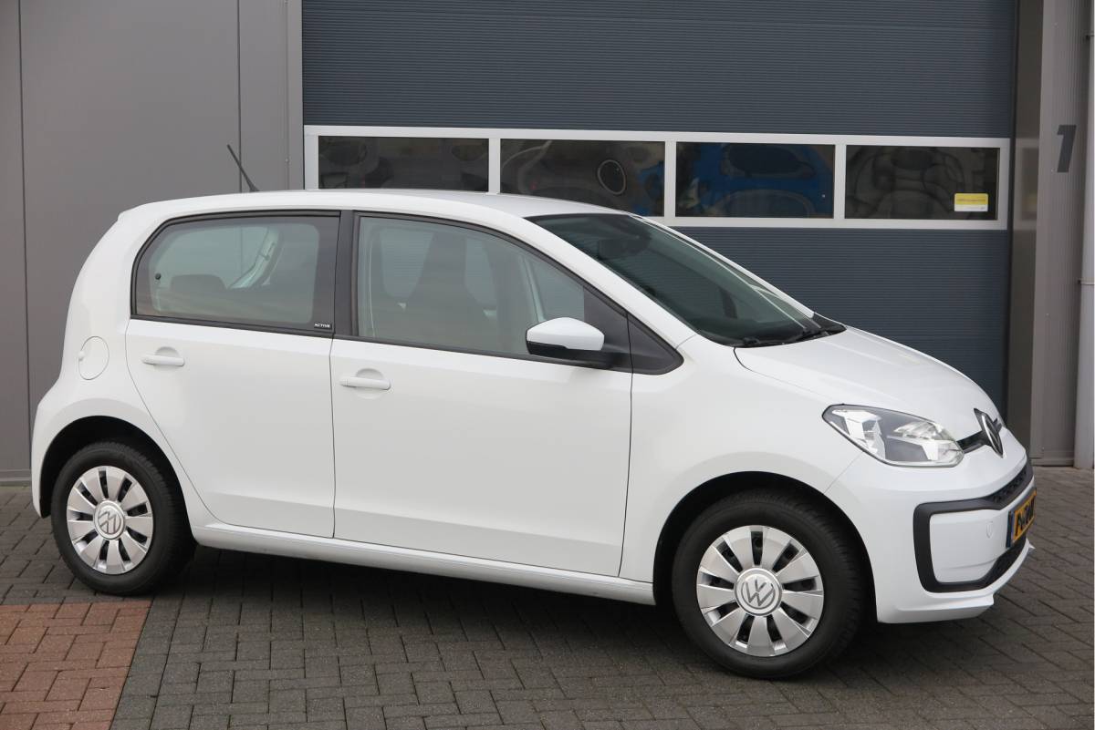 Volkswagen up! Volkswagen Up! 1.0 49kw 66pk Active, Cruisecontrol , Stoelverwarming , Navi via App, Achteruitrijcamera , Parkeersensoren , DAB+ radio , Multifunctioneel stuurwiel. etc.