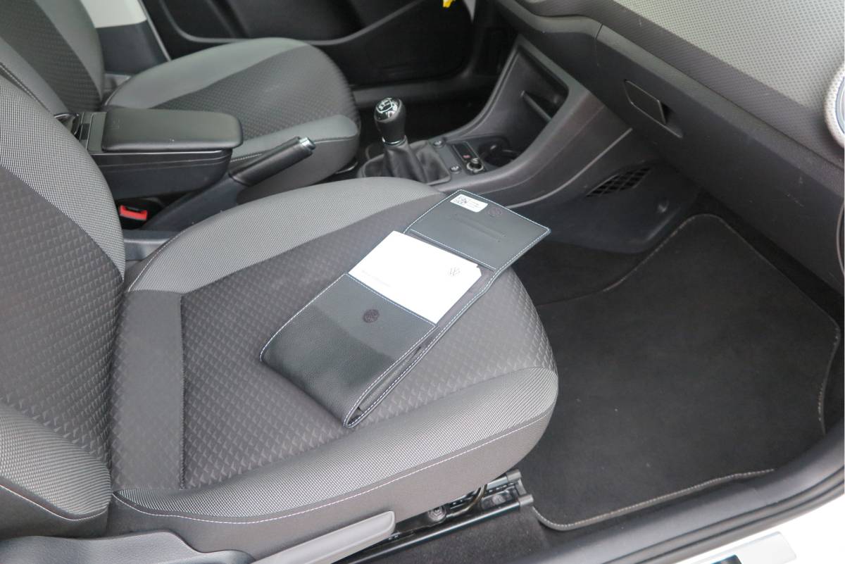 Volkswagen up! Volkswagen Up! 1.0 49kw 66pk Active, Cruisecontrol , Stoelverwarming , Navi via App, Achteruitrijcamera , Parkeersensoren , DAB+ radio , Multifunctioneel stuurwiel. etc.