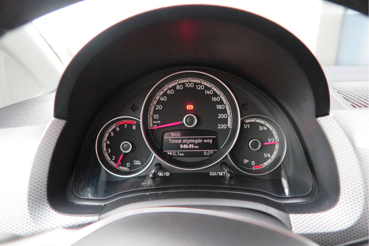 Volkswagen up! Volkswagen Up! 1.0 49kw 66pk Active, Cruisecontrol , Stoelverwarming , Navi via App, Achteruitrijcamera , Parkeersensoren , DAB+ radio , Multifunctioneel stuurwiel. etc.