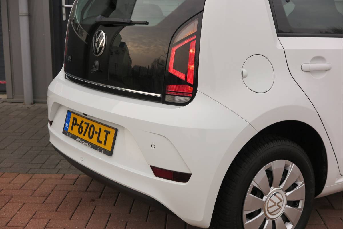 Volkswagen up! Volkswagen Up! 1.0 49kw 66pk Active, Cruisecontrol , Stoelverwarming , Navi via App, Achteruitrijcamera , Parkeersensoren , DAB+ radio , Multifunctioneel stuurwiel. etc.