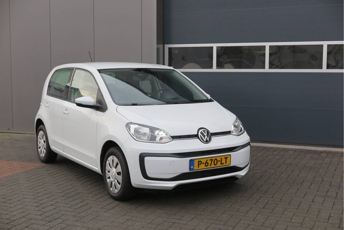 Volkswagen up! Volkswagen Up! 1.0 49kw 66pk Active, Cruisecontrol , Stoelverwarming , Navi via App, Achteruitrijcamera , Parkeersensoren , DAB+ radio , Multifunctioneel stuurwiel. etc.