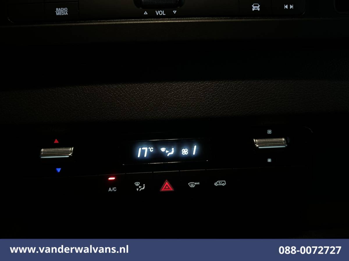 Mercedes-Benz Sprinter Mercedes-Benz Sprinter 317 CDI 170pk L3H2 Euro6 Airco | Camera | Apple Carplay | Android Auto Bijrijdersbank