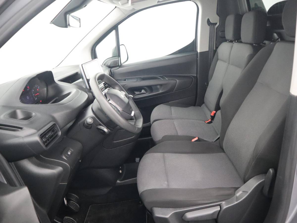 Peugeot Partner Peugeot Partner 1.5 BlueHDi 100 S&S L1 3 PERS / CARPLAY / NAVI / AIRCO / PDC / BLUETOOTH / CRUISE / NL-AUTO