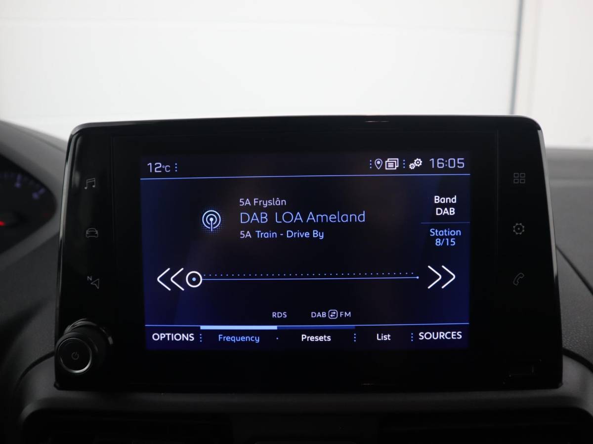 Peugeot Partner Peugeot Partner 1.5 BlueHDi 100 S&S L1 3 PERS / CARPLAY / NAVI / AIRCO / PDC / BLUETOOTH / CRUISE / NL-AUTO