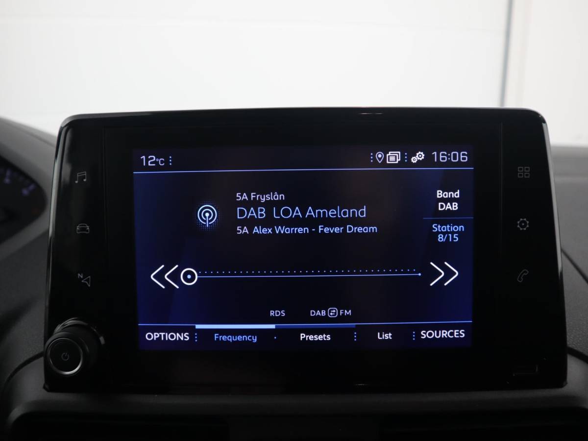 Peugeot Partner Peugeot Partner 1.5 BlueHDi 100 S&S L1 3 PERS / CARPLAY / NAVI / AIRCO / PDC / BLUETOOTH / CRUISE / NL-AUTO
