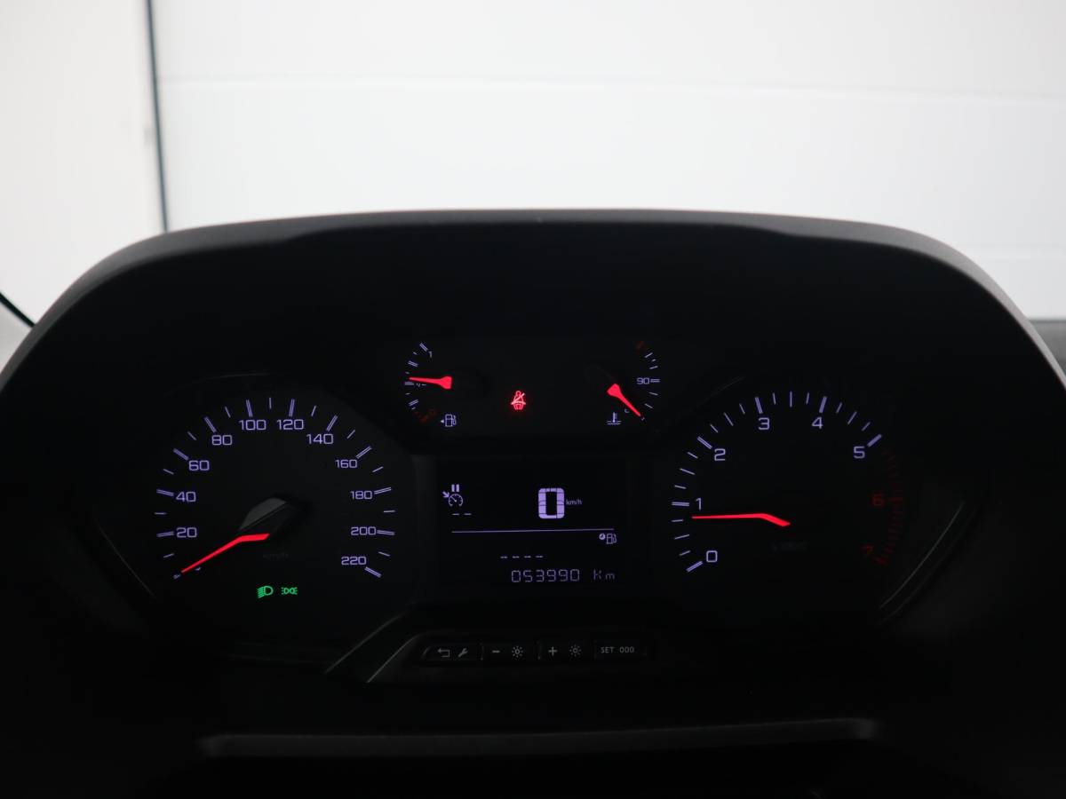 Peugeot Partner Peugeot Partner 1.5 BlueHDi 100 S&S L1 3 PERS / CARPLAY / NAVI / AIRCO / PDC / BLUETOOTH / CRUISE / NL-AUTO