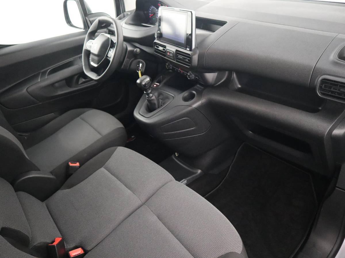 Peugeot Partner Peugeot Partner 1.5 BlueHDi 100 S&S L1 3 PERS / CARPLAY / NAVI / AIRCO / PDC / BLUETOOTH / CRUISE / NL-AUTO