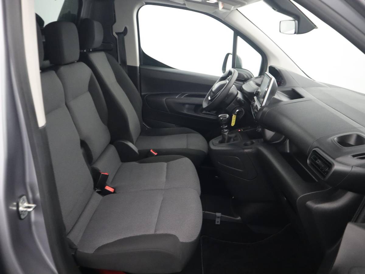Peugeot Partner Peugeot Partner 1.5 BlueHDi 100 S&S L1 3 PERS / CARPLAY / NAVI / AIRCO / PDC / BLUETOOTH / CRUISE / NL-AUTO