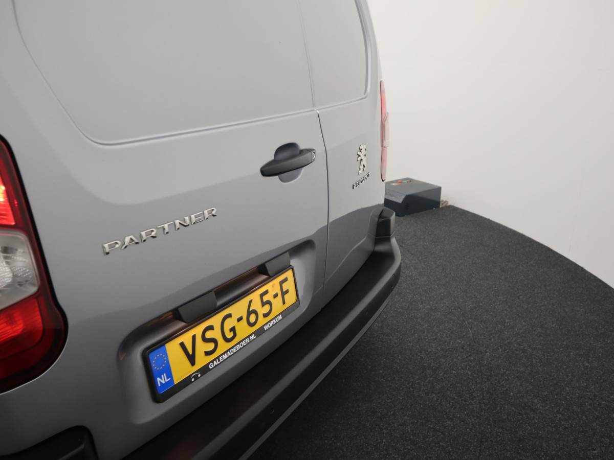 Peugeot Partner Peugeot Partner 1.5 BlueHDi 100 S&S L1 3 PERS / CARPLAY / NAVI / AIRCO / PDC / BLUETOOTH / CRUISE / NL-AUTO