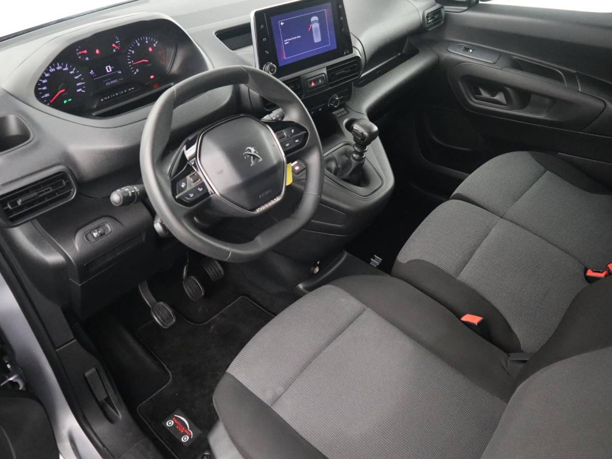 Peugeot Partner Peugeot Partner 1.5 BlueHDi 100 S&S L1 3 PERS / CARPLAY / NAVI / AIRCO / PDC / BLUETOOTH / CRUISE / NL-AUTO