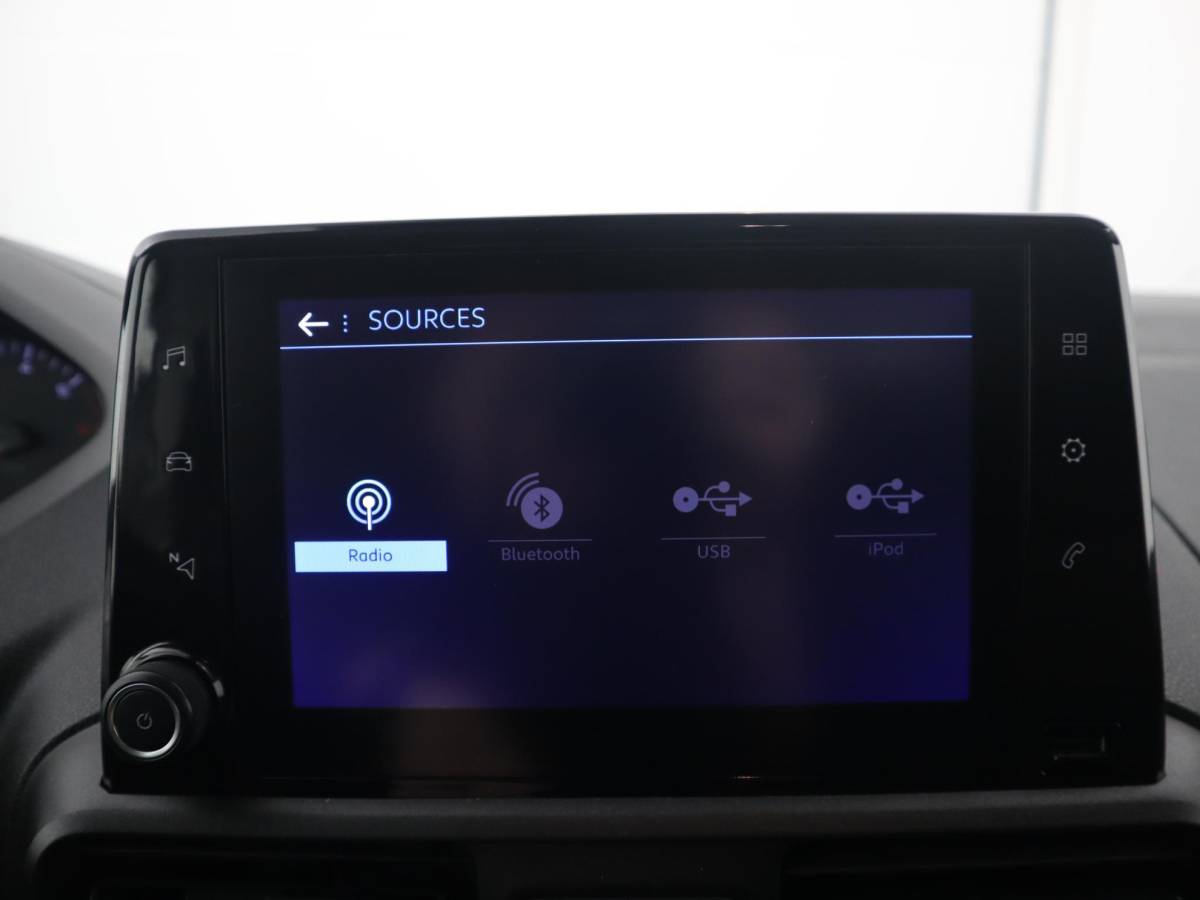 Peugeot Partner Peugeot Partner 1.5 BlueHDi 100 S&S L1 3 PERS / CARPLAY / NAVI / AIRCO / PDC / BLUETOOTH / CRUISE / NL-AUTO