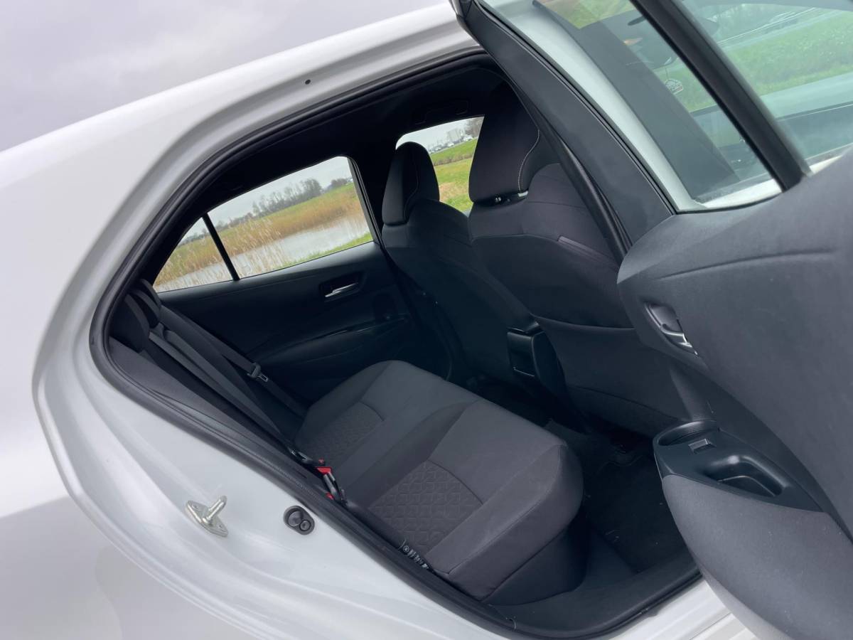 Toyota Corolla Toyota Corolla 1.8 Hybrid Business, Aut, Trekhaak, Acc, Cam, Carplay, Geen import, Nap, Volledig oh!