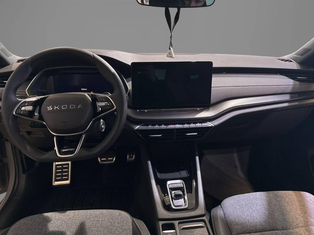 Škoda Octavia Škoda Octavia combi Sportline Business 1.5 TSI m-HEV 110 kW / 150 PK | Trekhaak wegklapbaar | 19” draconis velgen | 1.000,- inruilbonus!!