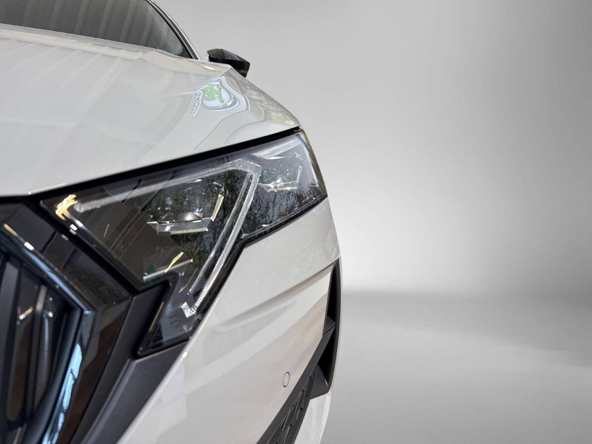 Škoda Octavia Škoda Octavia combi Sportline Business 1.5 TSI m-HEV 110 kW / 150 PK | Trekhaak wegklapbaar | 19” draconis velgen | 1.000,- inruilbonus!!