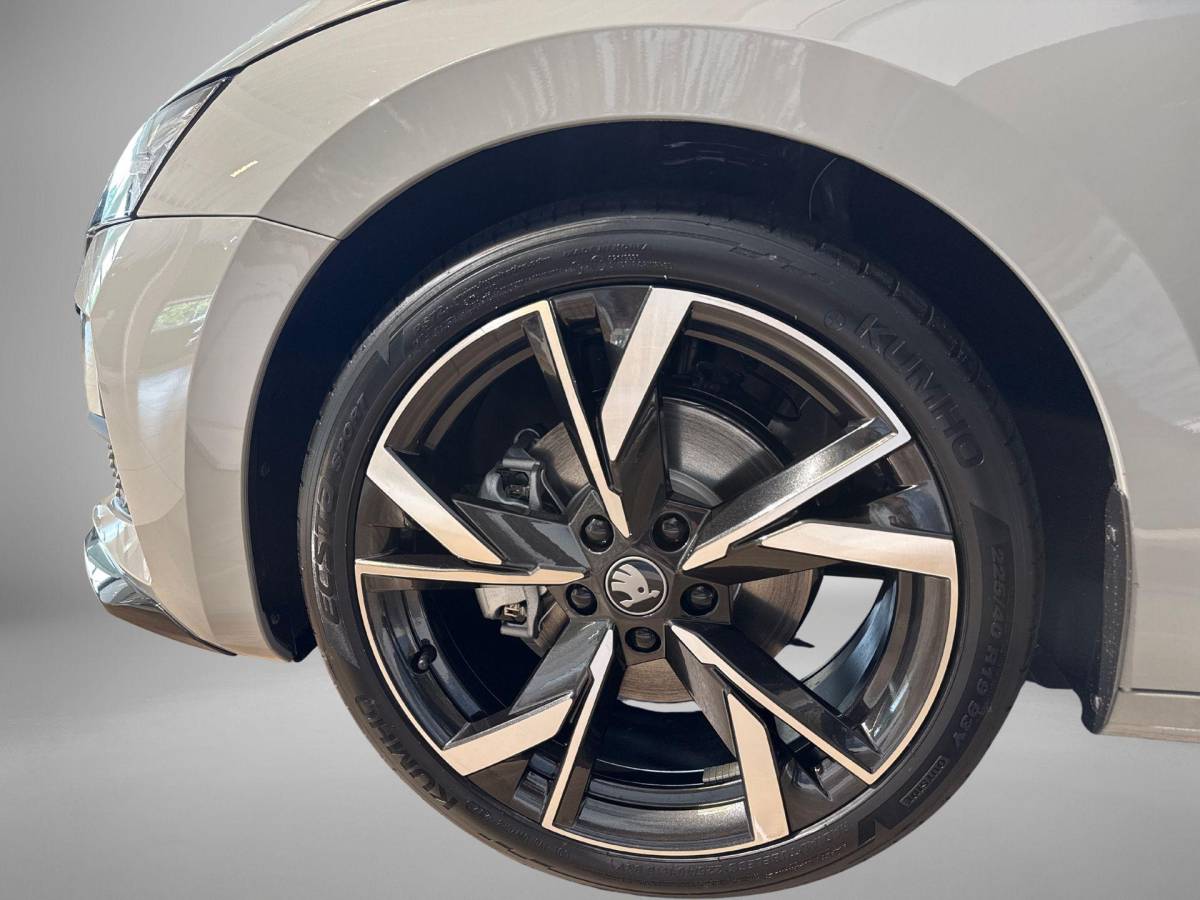 Škoda Octavia Škoda Octavia combi Sportline Business 1.5 TSI m-HEV 110 kW / 150 PK | Trekhaak wegklapbaar | 19” draconis velgen | 1.000,- inruilbonus!!