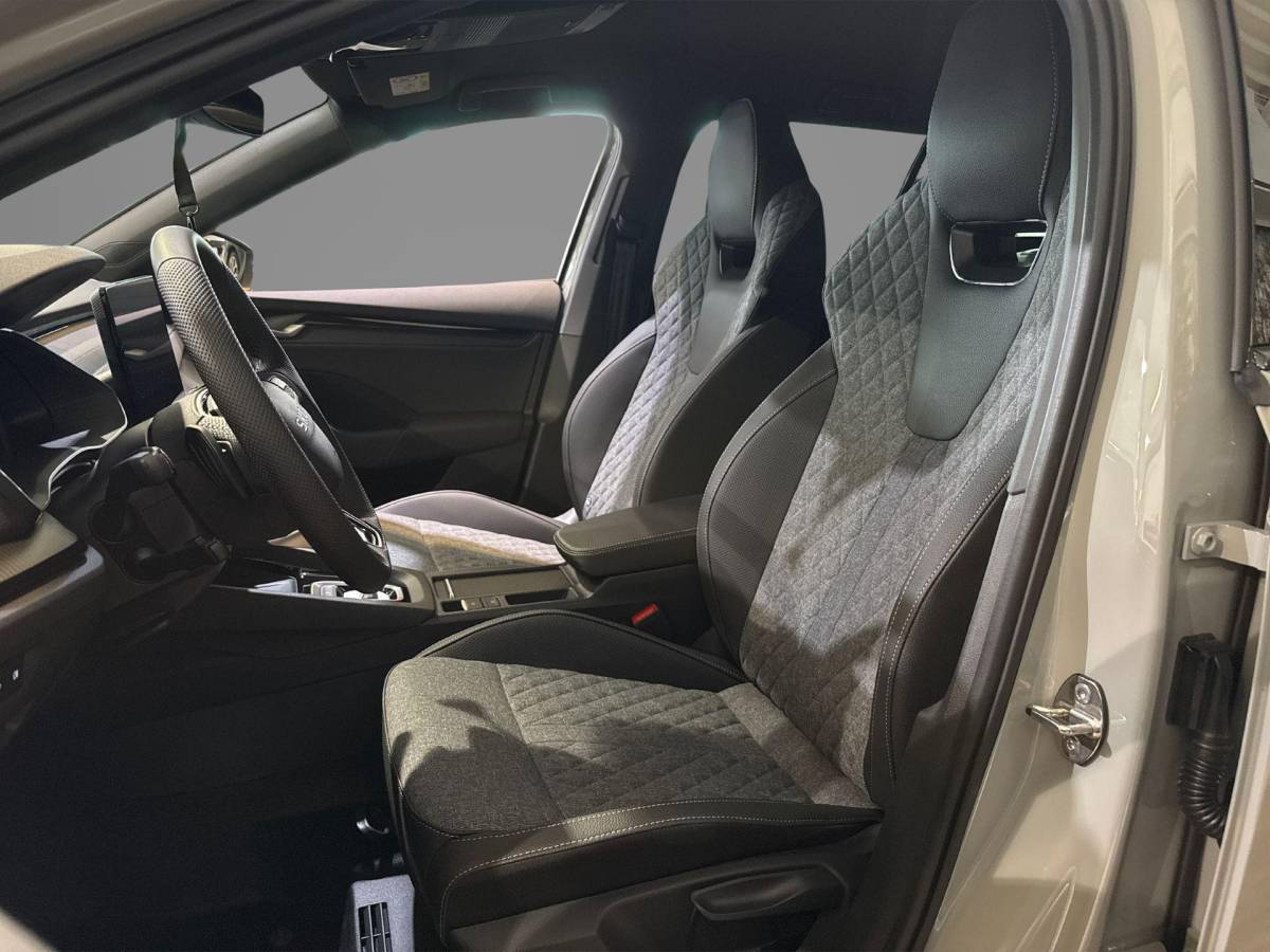 Škoda Octavia Škoda Octavia combi Sportline Business 1.5 TSI m-HEV 110 kW / 150 PK | Trekhaak wegklapbaar | 19” draconis velgen | 1.000,- inruilbonus!!