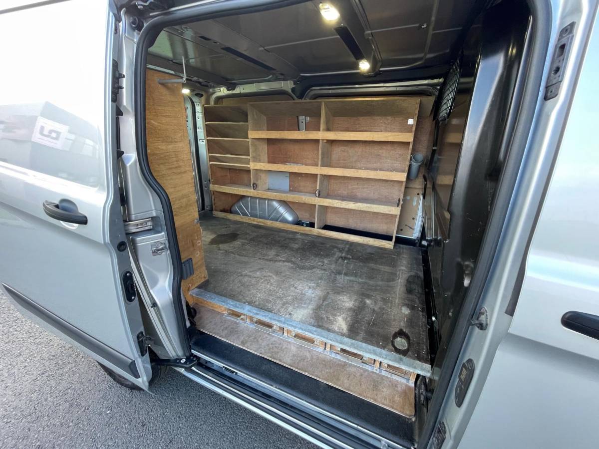 Ford Transit Custom Ford Transit Custom 270 2.2 TDCI L1H1 Trend 101PK, 1E EIG, NAP, VOLLEDIGE OH BESCHIKBAAR!